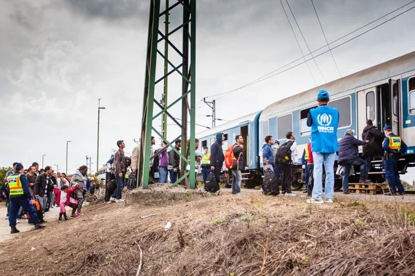 Refugiados de guerra na Estação Ferroviária Gyekenyes — Fotografia de Stock
