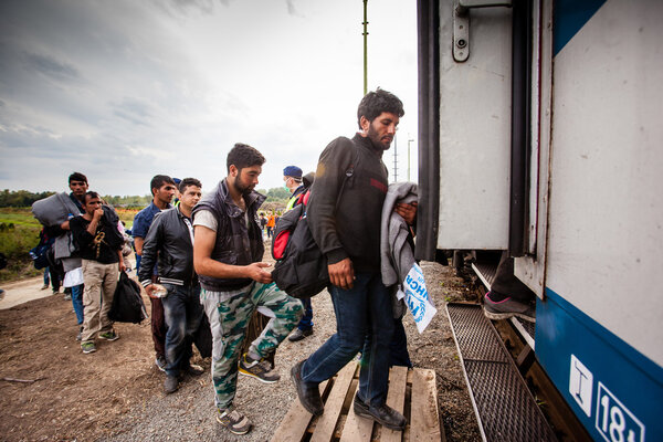 Военные беженцы на железнодорожном вокзале Гикенес
