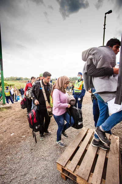 Refugiados de guerra en la estación de tren Gyekenyes — Foto de Stock