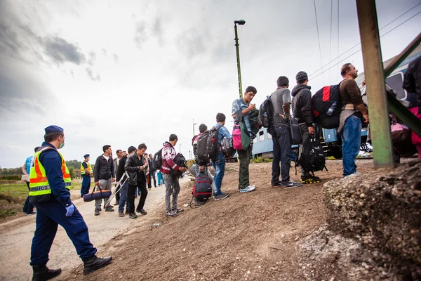 Refugiados de guerra en la estación de tren Gyekenyes — Foto de Stock