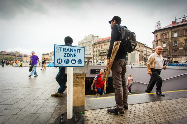 Refugiados de guerra en la estación de tren Keleti — Foto de Stock