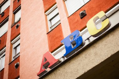 ABC işareti bir evde