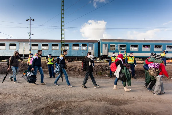 Refugiados de guerra en la estación de tren Gyekenyes — Foto de Stock