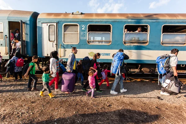 Refugiados de guerra na Estação Ferroviária Gyekenyes — Fotografia de Stock