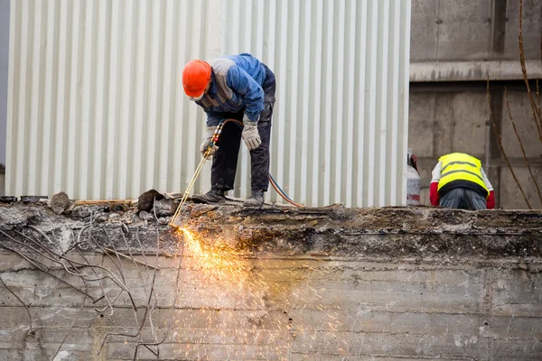 Demolishing the 25 floor building — Stock Photo, Image