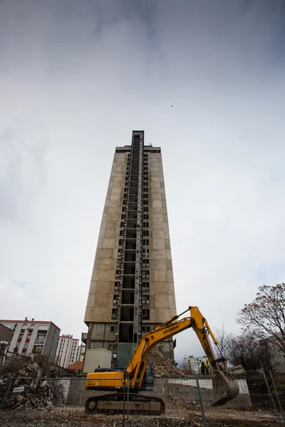 Demolir o edifício de 25 andares — Fotografia de Stock