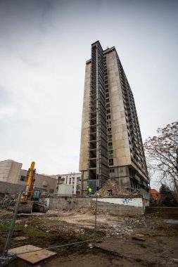 25 yıkılması kat bina