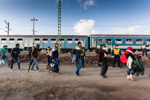 Refugiados de guerra en la estación de tren Gyekenyes — Foto de Stock