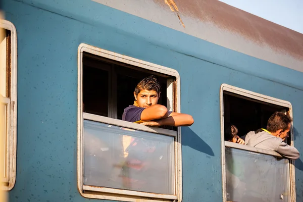 War refugees at the Gyekenyes Railway Station — Stock Photo, Image