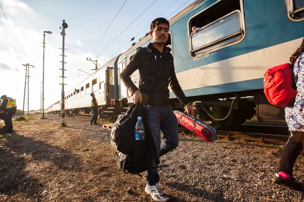 War refugees at the Gyekenyes Railway Station — Stock Photo, Image