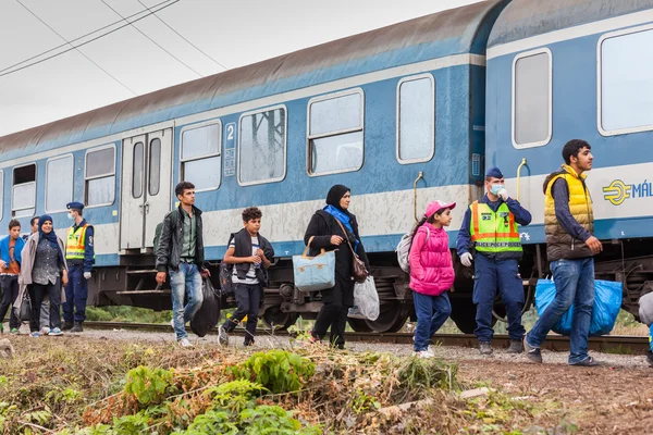 Refugiados de guerra na Estação Ferroviária Gyekenyes — Fotografia de Stock