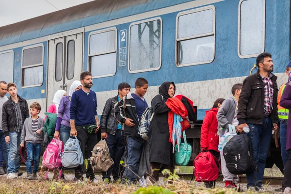 Refugiados de guerra na Estação Ferroviária Gyekenyes — Fotografia de Stock