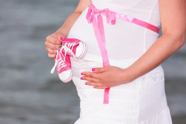 Mujer embarazada hermosa — Foto de Stock