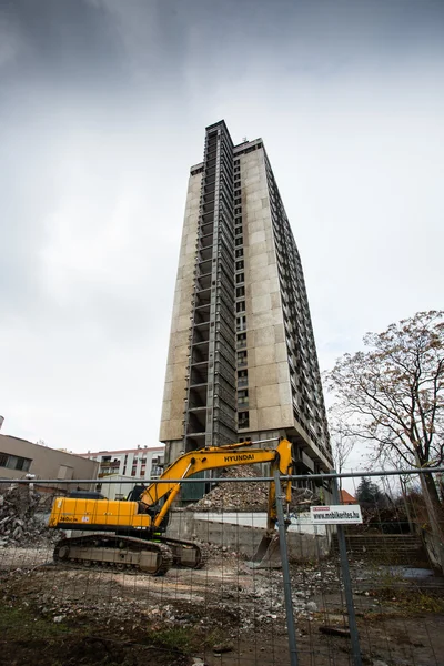 Demolir o edifício de 25 andares — Fotografia de Stock