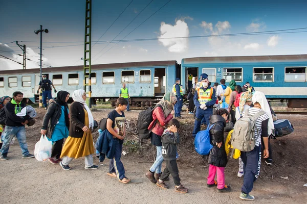Refugiados de guerra na Estação Ferroviária Gyekenyes — Fotografia de Stock