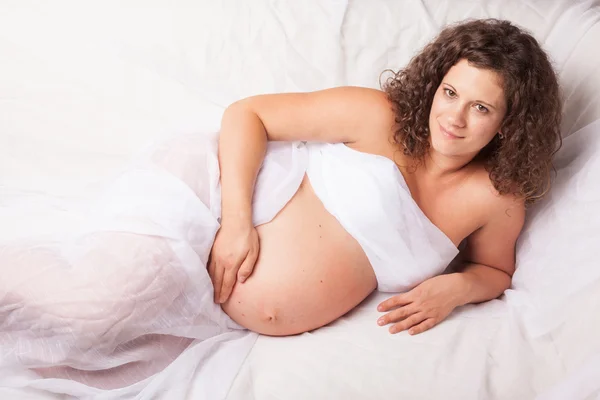 Schöne schwangere Frau — Stockfoto