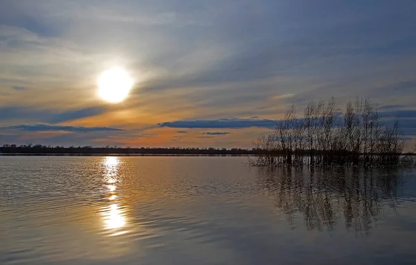 Krásný Západ Slunce Řece — Stock fotografie