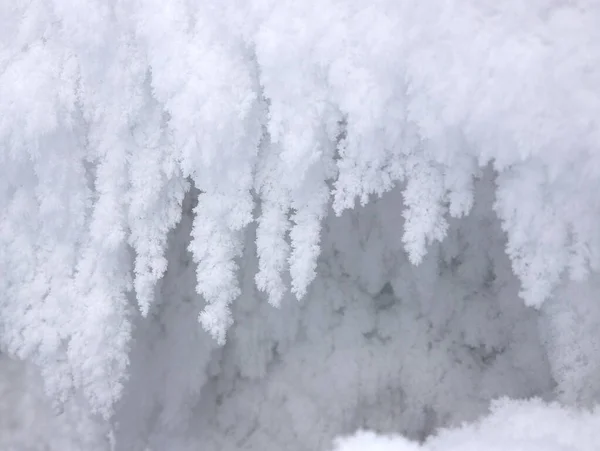 Schneegriesel Höhleneingang — Stockfoto