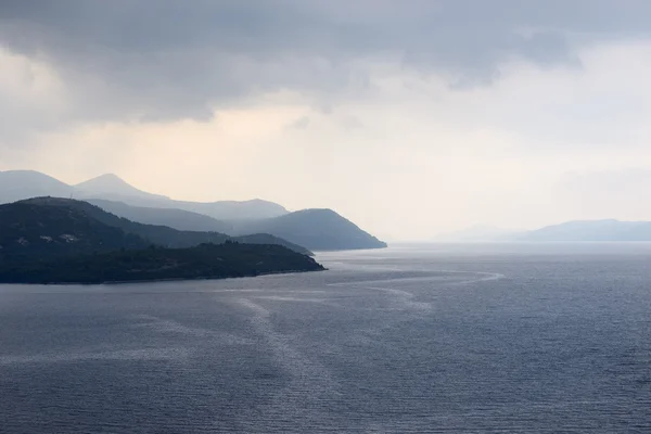 Αδριατική θάλασσα με σύννεφα βροχής — Φωτογραφία Αρχείου