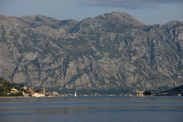 Paisaje de la bahía kotor en Montenegro — Foto de Stock