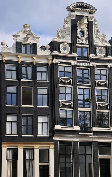 Typiskt hus i amsterdam — Stockfoto