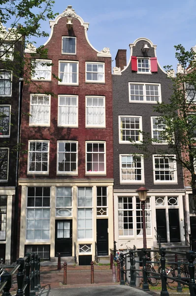 Casas típicas en Amsterdam — Foto de Stock