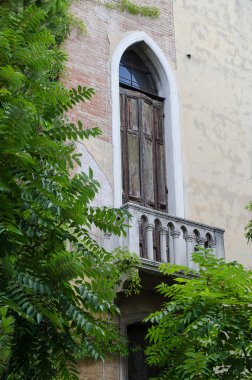 Lancet pencere panjur ve balkonlu