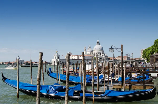 Venecia con famosas góndolas en Canal Grande, Italia — Foto de Stock