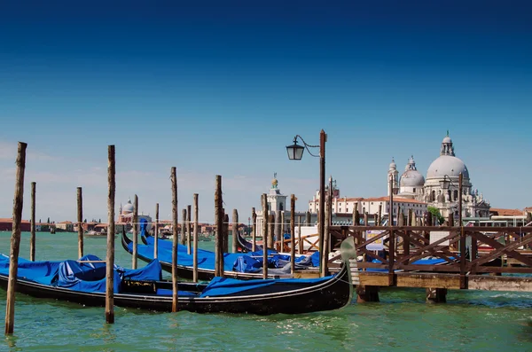 Venecia con famosas góndolas en Canal Grande, Italia — Foto de Stock