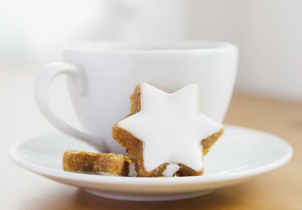 Chá com bolo e decoração de Natal — Fotografia de Stock