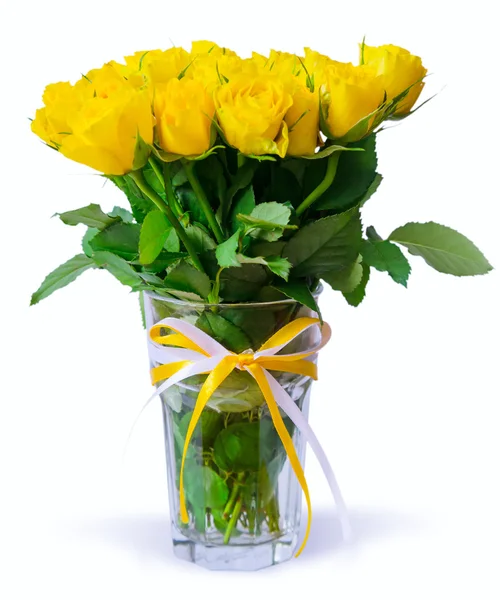 Bouquet di rose gialle isolate su bianco. Immagine Stock