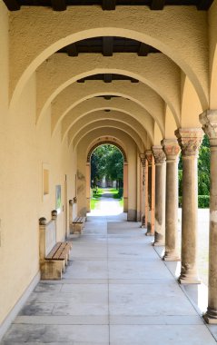 Sütunları Hall Park Manzaralı