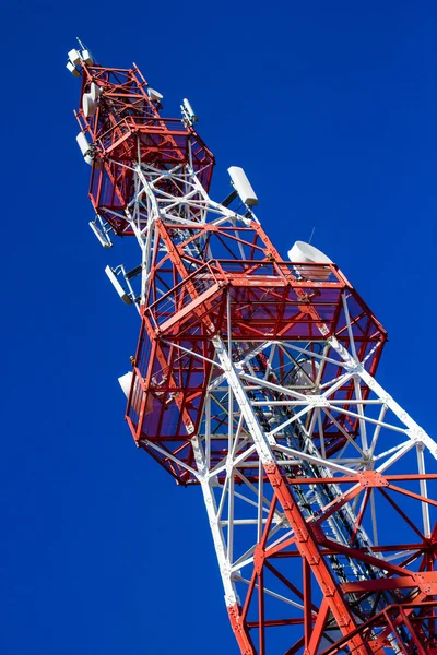 Антенна вежа зв'язку — стокове фото