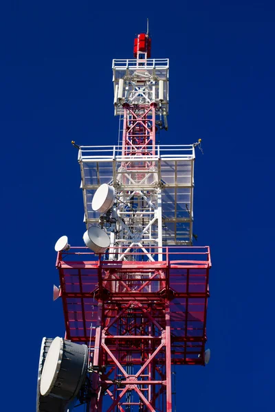 Torre cellulare e stazioni mobili — Foto Stock