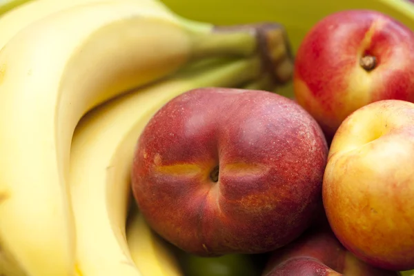 Nektarine und Banane — Stockfoto