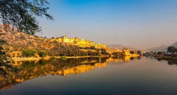 Lago Maota e Forte Amber perto de Jaipur — Fotografia de Stock