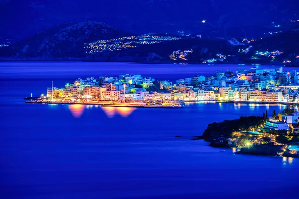 Agios Nikolaos por la noche, Creta, Grecia — Foto de Stock