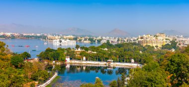 Udaipur, göl PICHOLA, şehir Palace ve Taj göl Sarayı. 