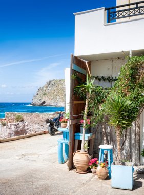 Mochlos Köyü küçük bir avlu. Crete, Yunanistan