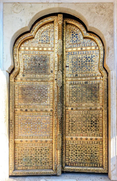 Hawa Mahal 자이푸르, 라자 스 탄, 인도에서 황금 문 — 스톡 사진