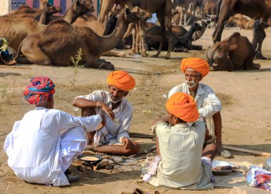 Kimliği belirsiz bir erkek katılır Pushkar Fuarı