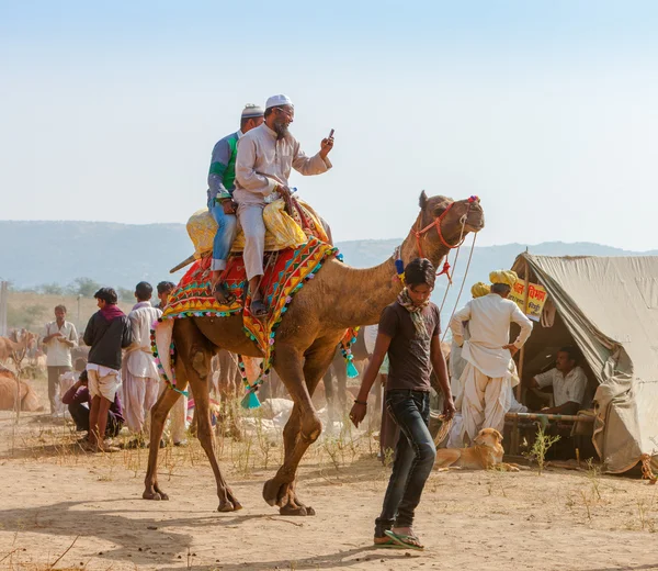 Niezidentyfikowanych ludzi uczęszcza na targach Pushkar — Zdjęcie stockowe