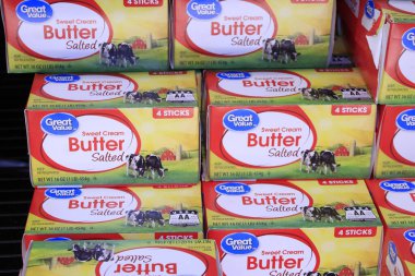 BÜYÜK VALUE Tatlı Krema Tereyağı. Hutchinson Kansas 'taki bir Walmart mağazasının rafına yakın..