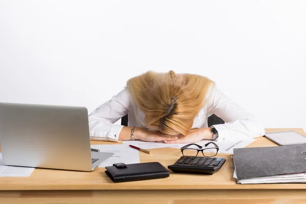 Tired businesswoman sleeping on the desk — Stock Photo, Image