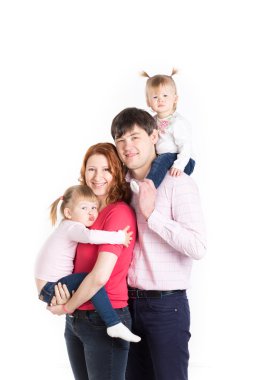 Beyaz arka planda mutlu bir aile