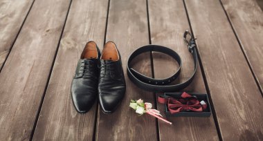 Erkek siyah deri elbise ayakkabı