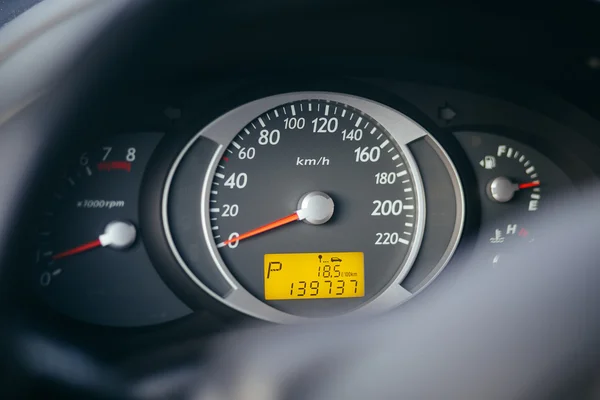 Close up shot dari speedometer — Stok Foto