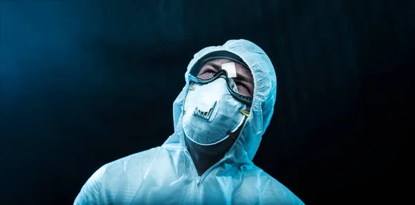 바이러스 가발생하는 의사들은 슬프고 기진맥진 — 스톡 사진