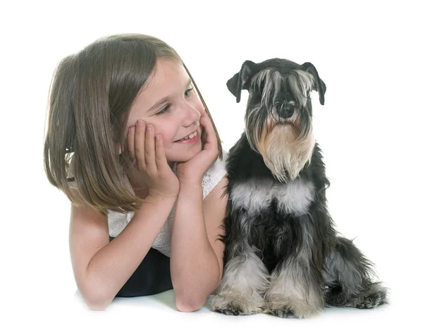 Kind und Zwergschnauzer — Stockfoto