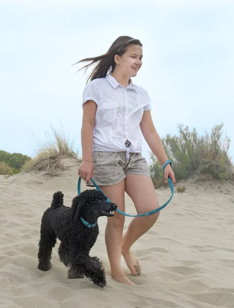 Children and poodle — Stock Photo, Image